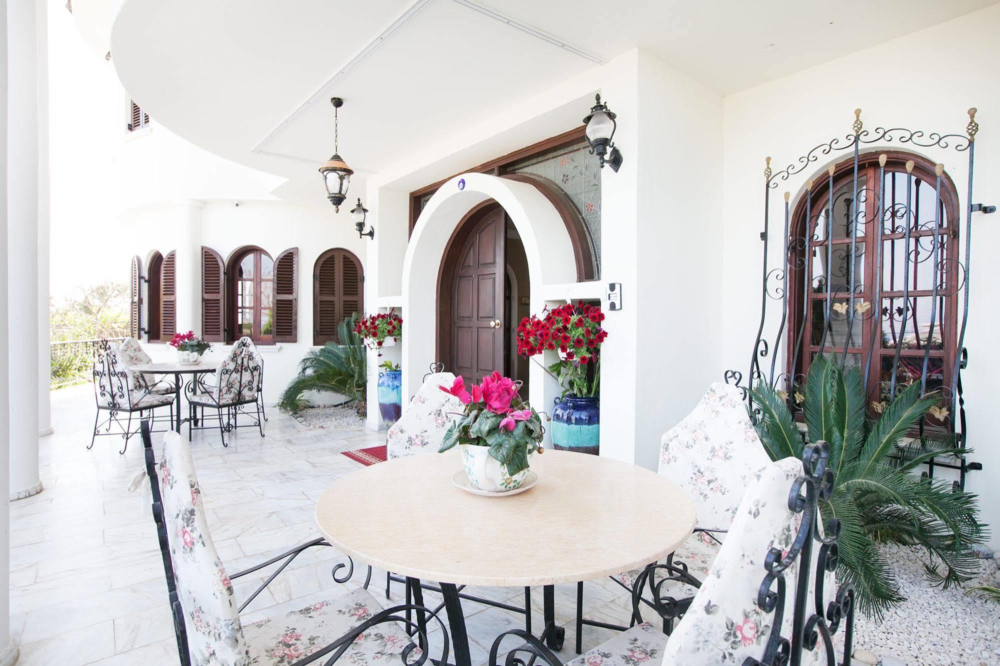 Meryem'S Hotel Agios Epiktitos Exteriör bild