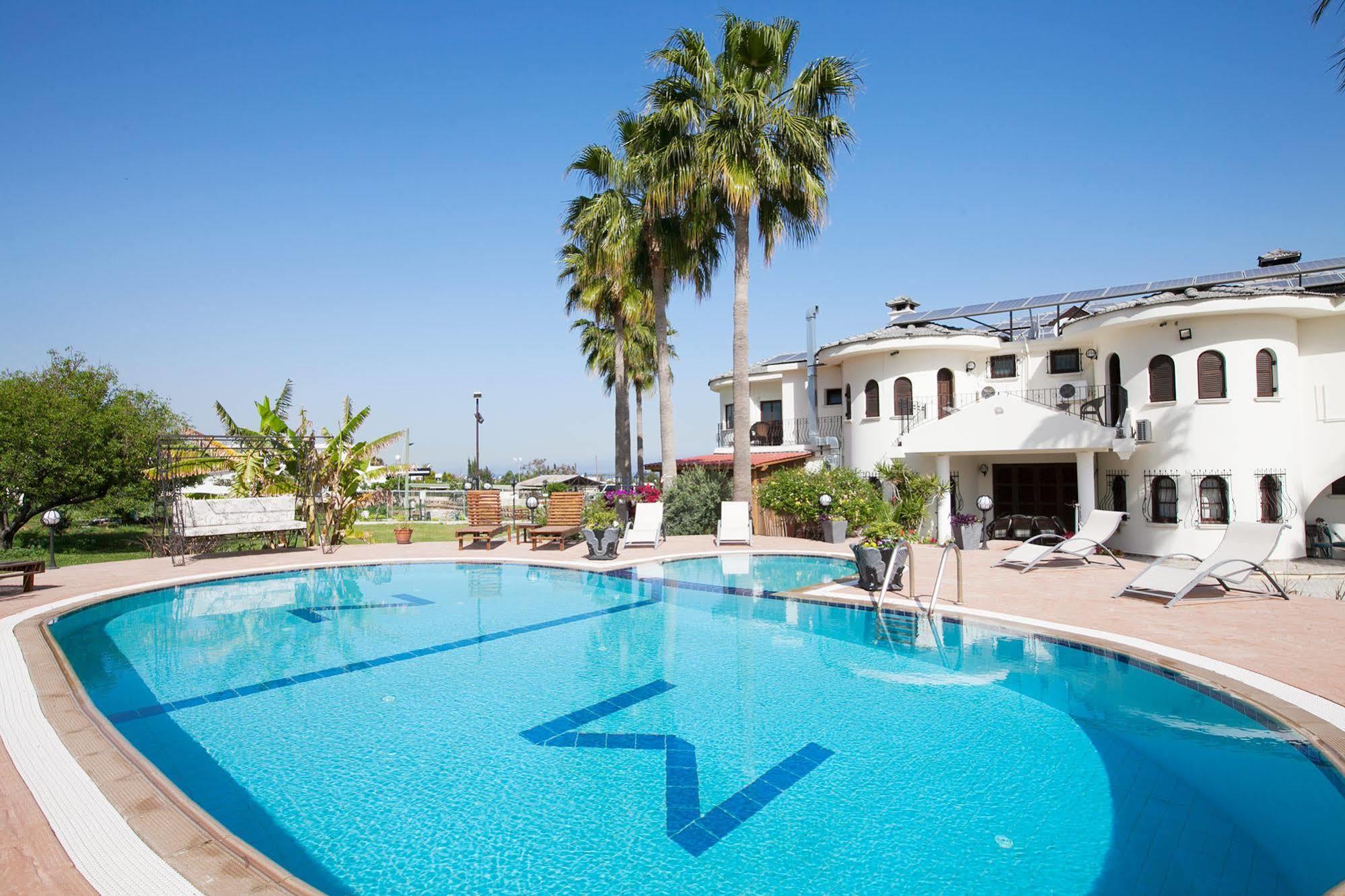 Meryem'S Hotel Agios Epiktitos Exteriör bild
